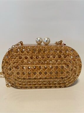 BTB Los angeles
Caillou Clutch in Natural